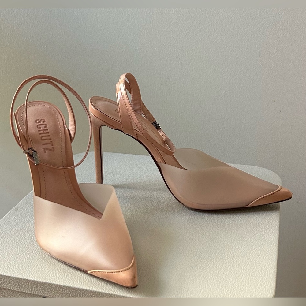 Beautiful SCHUTZ heels in excellent condition